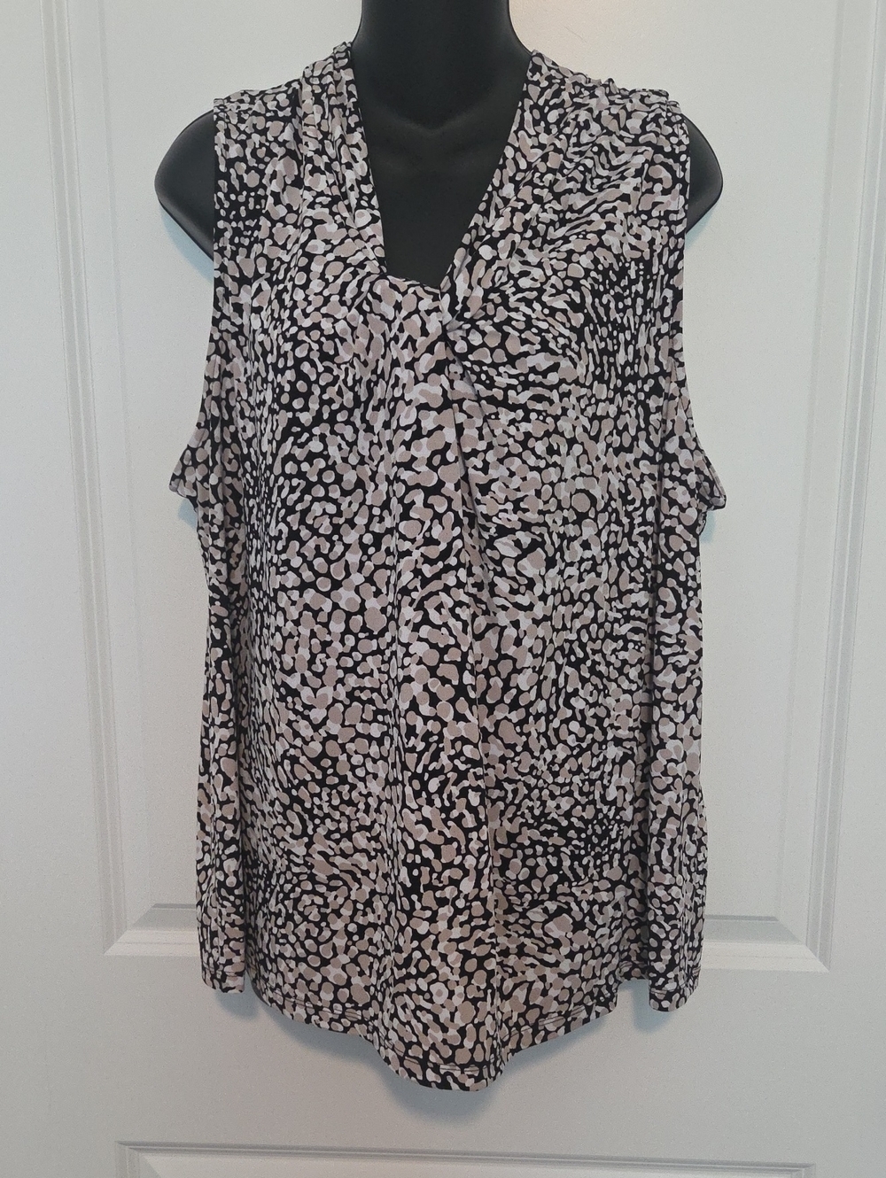 Calvin Klein Animal Print Black & Cream Sleeveless V-Neck Top 2X (1X sizing)